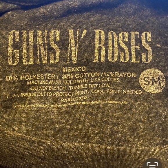 Guns N' Roses Band Distressed Worn Logo Unisex T-Shirt Tee Shirt Size Small VGC - Picture 4 of 4